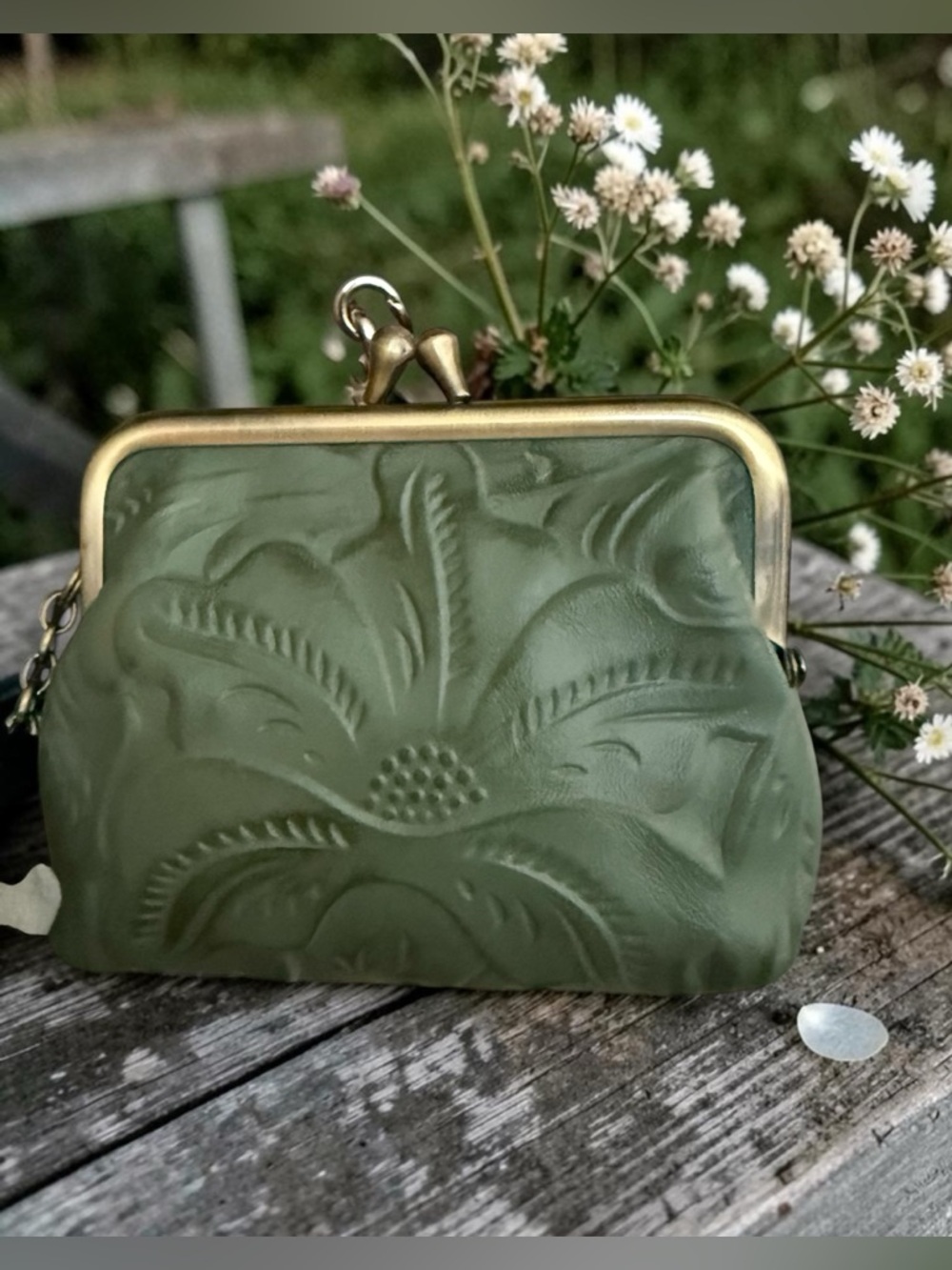 Patricia Nash Borse tooled embossed  sage green Leather kiss lock coin pouch NWT